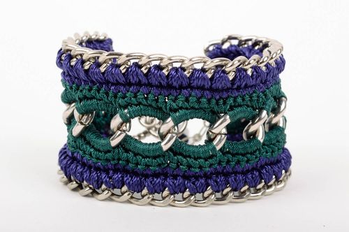 Bracelet tressé en soie Bijou fait main Cadeau femme bicolore large au crochet - MADEheart.com