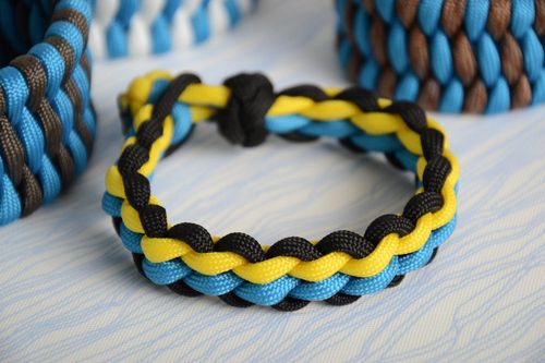 Braided handmade bracelet made of paracord beautiful stylish unisex accessory - MADEheart.com