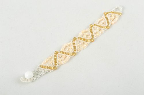 Bracelet hand made of threads and beads - MADEheart.com