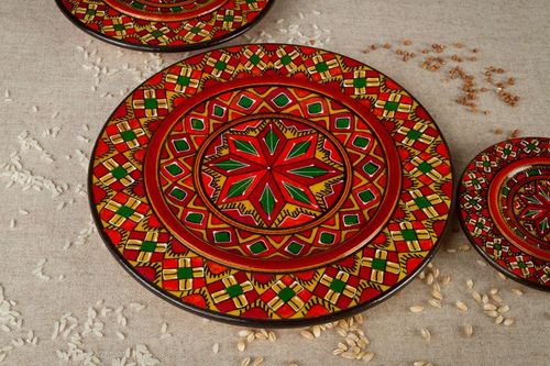 Dekorativer bemalter Teller - MADEheart.com