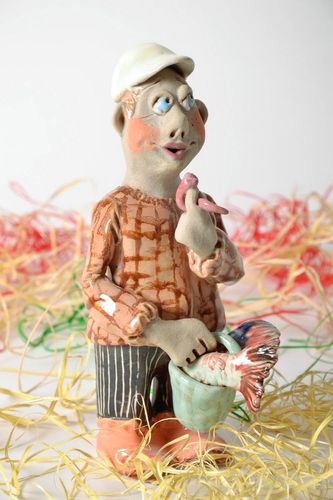 Estatueta de cerâmica Pescador - MADEheart.com