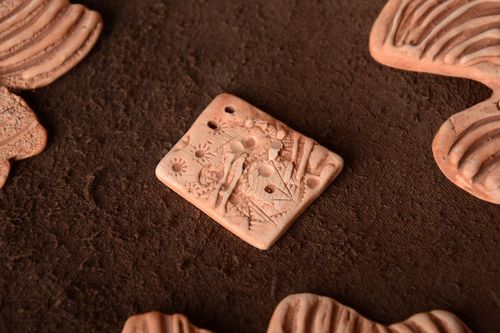 Pendentif à décorer apprêt original petit terre cuite avec estampage fait main - MADEheart.com