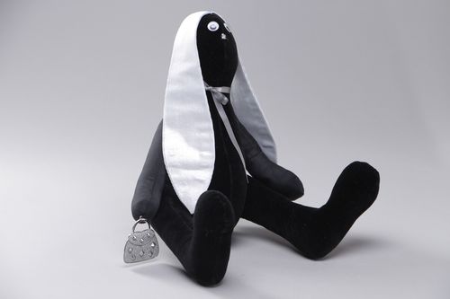 Coniglio in stoffa fatto a mano pupazzo per bambini giocattolo morbido ecologico - MADEheart.com