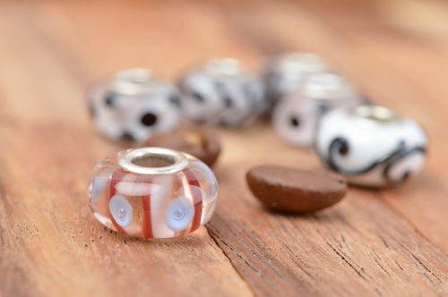 Handgemachte Glasperle schön grell Lampwork Perle Schmuckperle zum Basteln toll - MADEheart.com