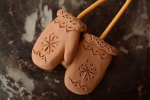 Suspension décorative Moufles faite main - MADEheart.com