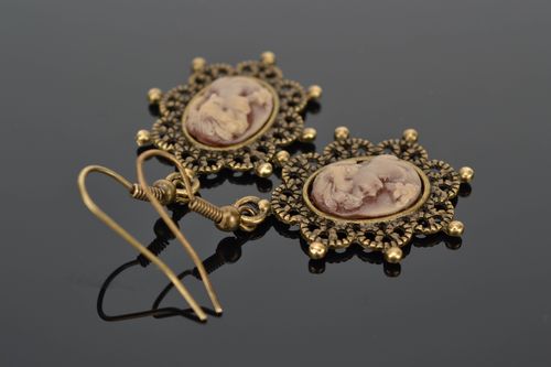 Pendientes artesanales con camafeos de arcilla polimérica - MADEheart.com
