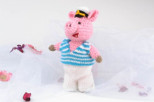 Toy pig - MADEheart.com