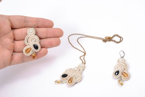 Boucles doreilles et pendentif artisanaux faits main technique de soutache - MADEheart.com