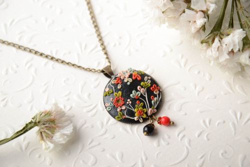 Stylish handmade plastic flower pendant costume jewelry designs gifts for her - MADEheart.com