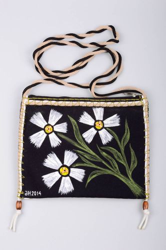 Sac à bandoulière noir avec marguerites blanches fait main peint original - MADEheart.com