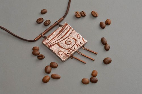 Ciondolo originale in argilla fatto a mano pendente dautore da donna  - MADEheart.com