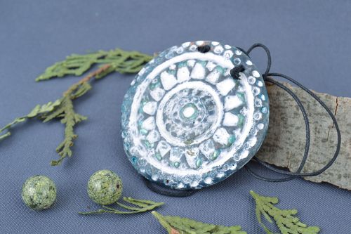 Ciondolo in ceramica naturale fatto a mano pendente etnico di moda originale - MADEheart.com