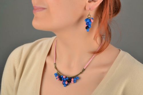 Parure collier et boucles doreilles bleus en verre tchèque faits main - MADEheart.com