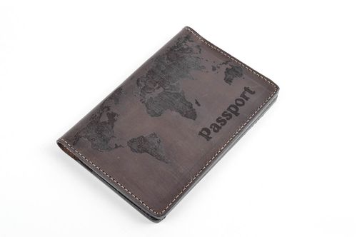 Funda para pasaporte artesanal portadocumentos de cuero gris regalo original - MADEheart.com