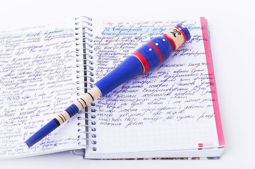 Bolígrafo de madera “El policía” - MADEheart.com