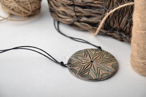 Round clay pendant - MADEheart.com