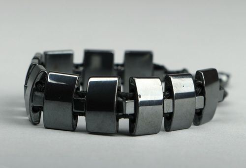 Bracelet with hematite beads - MADEheart.com