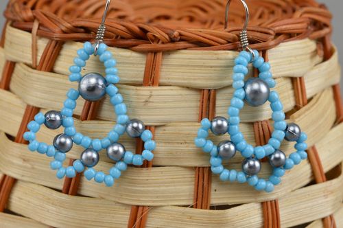 Boucles doreilles en perles de rocailles bleues faites main originales - MADEheart.com