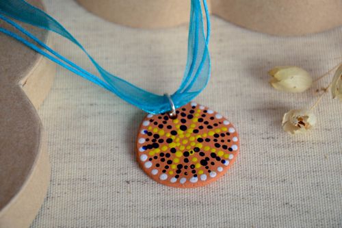 Colgante hecho a mano bisutería para mujer accesorio de moda Huevo pintado - MADEheart.com