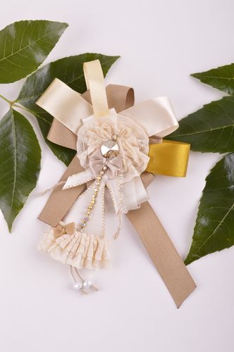 Broche textile beige faite main Accessoire femme avec strass Cadeau femme - MADEheart.com