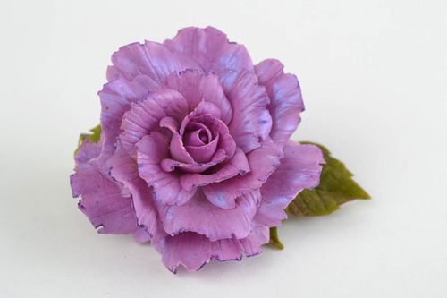 Pinza para el pelo broche artesanal de porcelana fría con forma de rosa - MADEheart.com