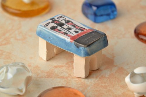 Statuette décorative faite main en argile miniature originale Tabouret - MADEheart.com