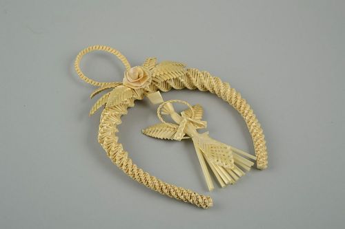 Amulett aus Stroh Hufeisen mit Hüterin - MADEheart.com