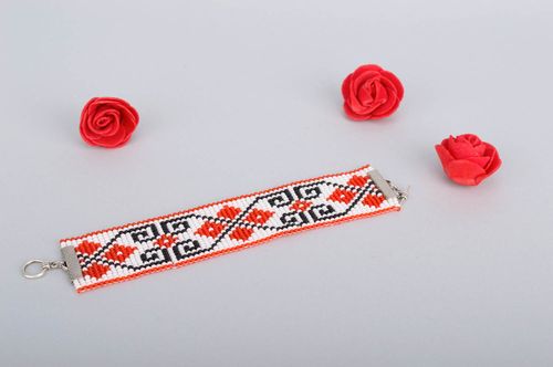 Rocailles Armband handmade Designer Schmuck Frauen Accessoire im Ethno Style - MADEheart.com