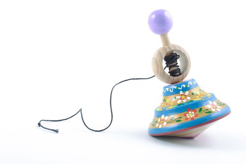 Trompo de madera artesanal juguete para niños pintado con tintes ecológicos  - MADEheart.com