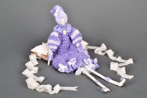 Boneca de interior tricotada com agulhas - MADEheart.com
