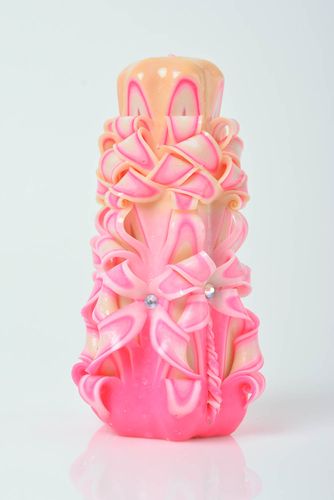 Vela de parafina tallada a mano hermosa rosada elemento decorativo - MADEheart.com