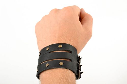 Handmade Leder Armband breit schwarz Designer Schmuck Accessoire für Männer  - MADEheart.com