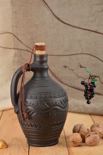 Bouteille en céramique taille moyenne couleur foncée avec motif faite main 35 cl - MADEheart.com