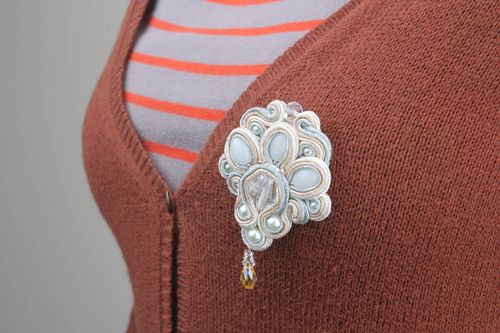 Broche feito à mão, bordado na técnica de soutache - MADEheart.com