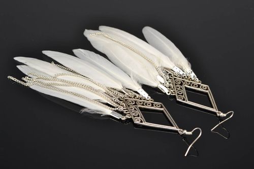 Boucles doreilles artisanales avec plumes - MADEheart.com
