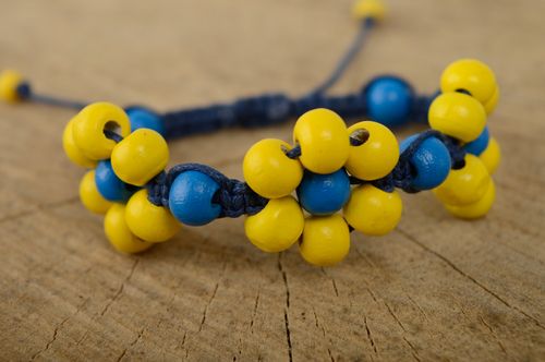 Macrame woven cord bracelet with wooden beads - MADEheart.com