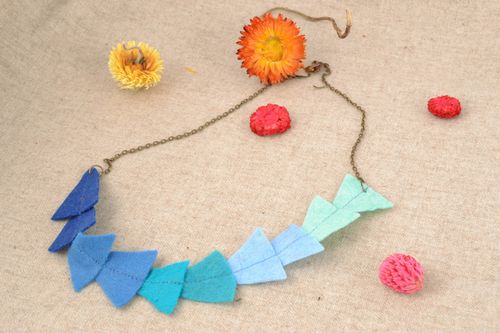 Felt bead necklace with metal fittings - MADEheart.com