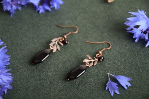 Handmade designer wire wrap copper dangling earrings with black agate beads - MADEheart.com