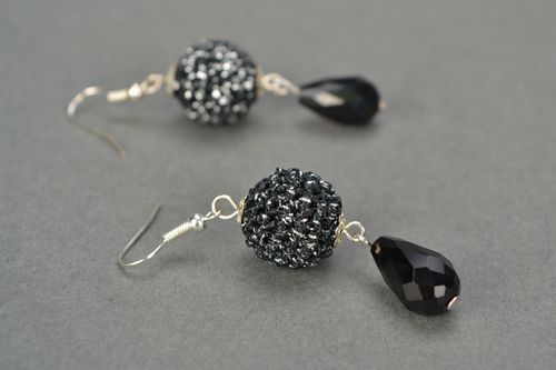Boucles doreilles noires tricotées main - MADEheart.com