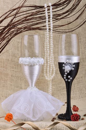 Verres à pied décorés pour mariage faits main blanc et noir 2 pièces 25 cl - MADEheart.com