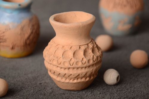 Jarro decorativo pequeño artesanal sin pintura hecho a mano en miniatura - MADEheart.com