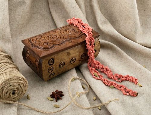 Caja de madera hecha a mano para joyas  - MADEheart.com