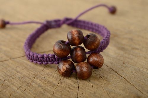 Macrame bracelet with wooden beads - MADEheart.com