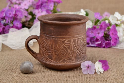 Handmade 8 oz teacup in brown color with handle and rustic pattern - MADEheart.com