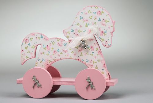 Cavalo decorativo de madeira  - MADEheart.com