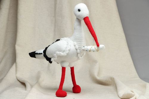 Peluche tricotée faite main cigogne  - MADEheart.com