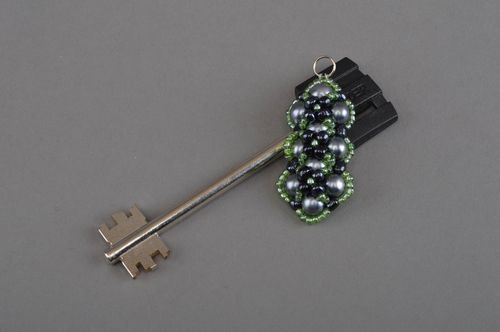 Llavero artesanal de abalorios accesorio para llaves regalo original para mujer - MADEheart.com