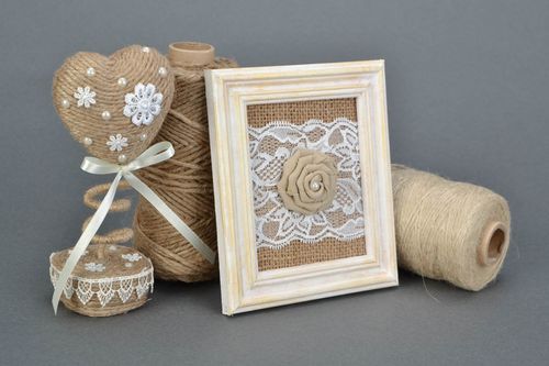 Designer handmade Wandbild aus Sackleinen mit Textil Rose für Haus Dekoration - MADEheart.com