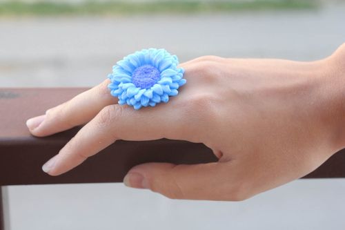 Anel azul de argila de polímero feito à mão acessório de mulher artesanal  - MADEheart.com