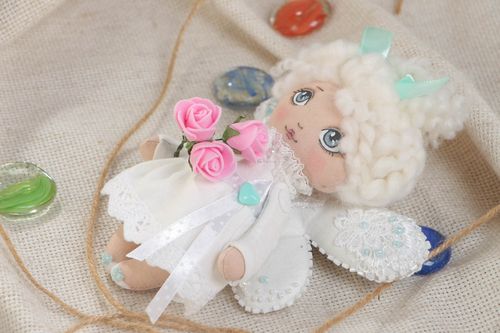 Jouet mou en tissu de coton décoratif original fait main Ange blanc en robe - MADEheart.com